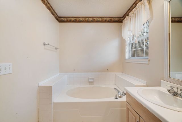 3650 Brownwood Drive, Paris, TX 75462