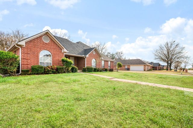 3650 Brownwood Drive, Paris, TX 75462