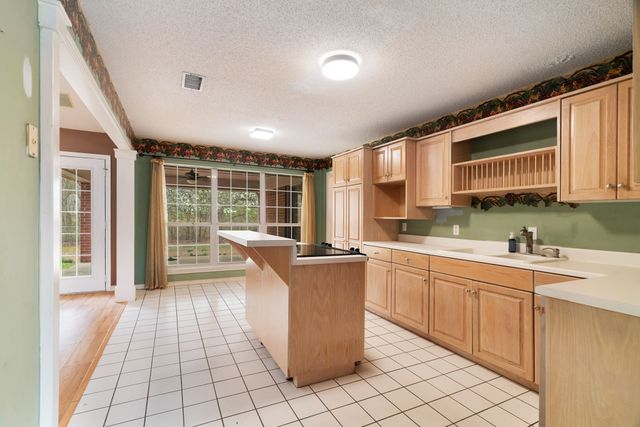 3650 Brownwood Drive, Paris, TX 75462