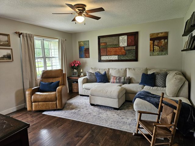 112 Darnell Dr, Tullahoma, TN 37388