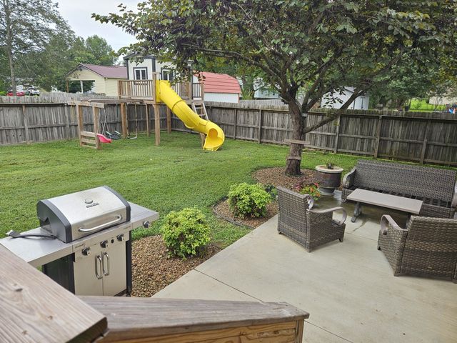 112 Darnell Dr, Tullahoma, TN 37388