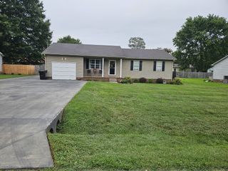 112 Darnell Dr, Tullahoma, TN 37388
