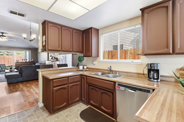 4208 N Country Dr, Antelope, CA 95843