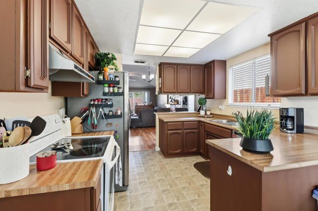 4208 N Country Dr, Antelope, CA 95843