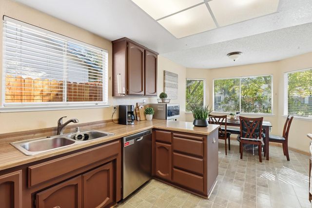 4208 N Country Dr, Antelope, CA 95843