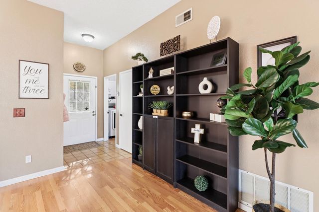 4208 N Country Dr, Antelope, CA 95843