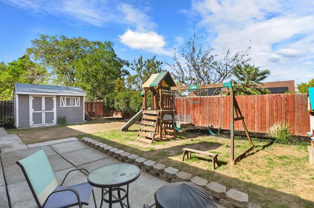 4208 N Country Dr, Antelope, CA 95843