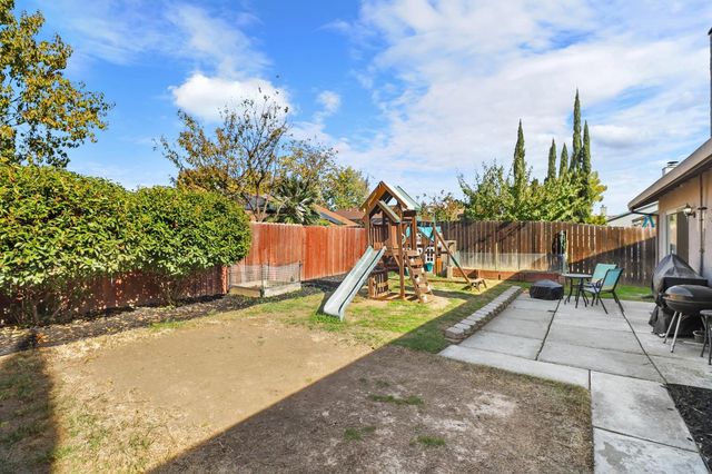 4208 N Country Dr, Antelope, CA 95843