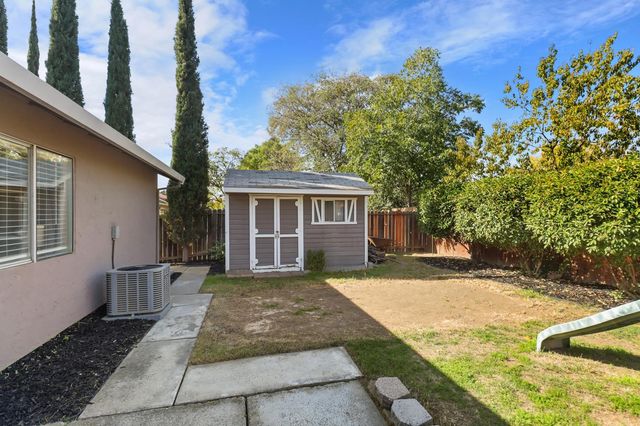 4208 N Country Dr, Antelope, CA 95843