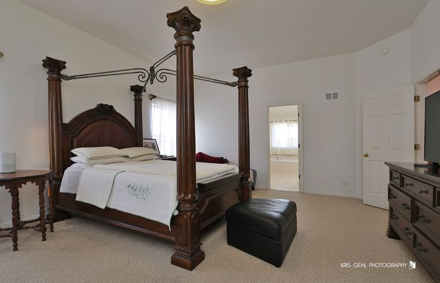 450 W Daybreak Lane, Round Lake, IL 60073