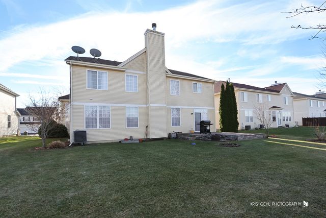 450 W Daybreak Lane, Round Lake, IL 60073