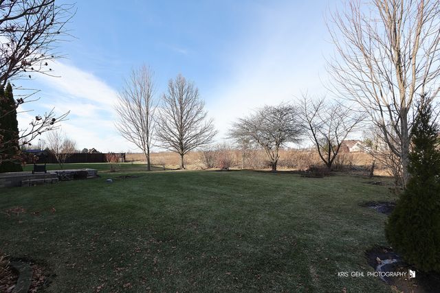 450 W Daybreak Lane, Round Lake, IL 60073