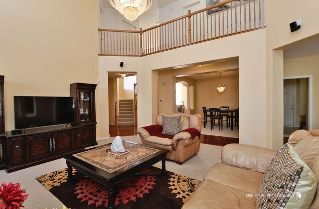 450 W Daybreak Lane, Round Lake, IL 60073