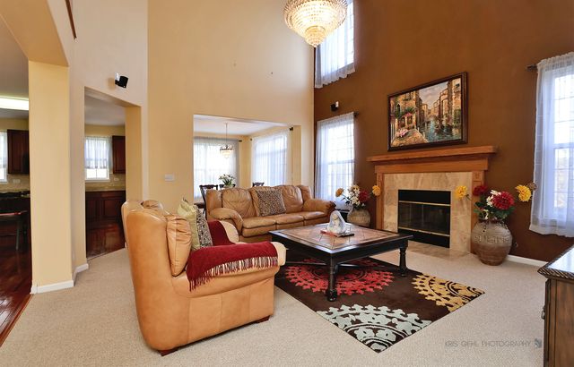 450 W Daybreak Lane, Round Lake, IL 60073