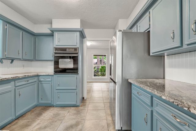16121 Lakeview Drive, Jersey Village, TX 77040