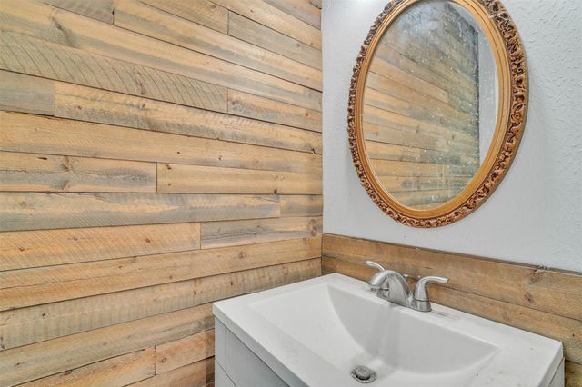 16121 Lakeview Drive, Jersey Village, TX 77040