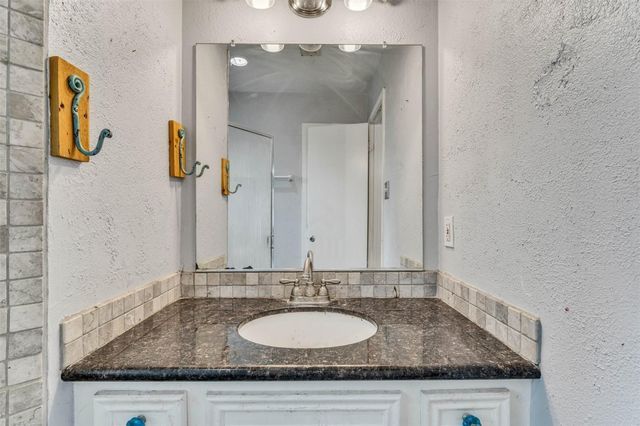 16121 Lakeview Drive, Jersey Village, TX 77040