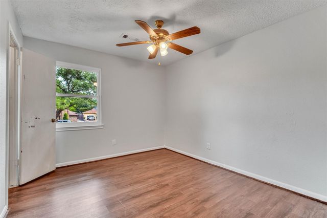 16121 Lakeview Drive, Jersey Village, TX 77040