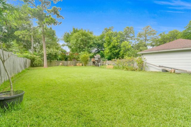 16121 Lakeview Drive, Jersey Village, TX 77040