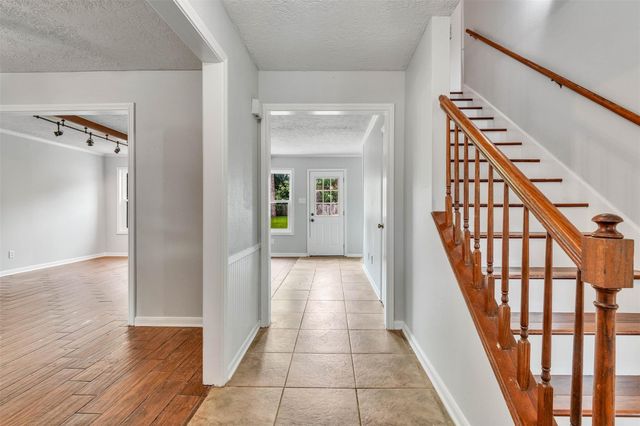 16121 Lakeview Drive, Jersey Village, TX 77040