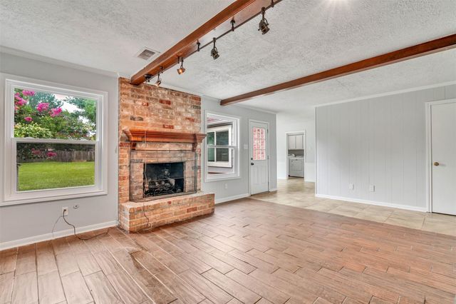 16121 Lakeview Drive, Jersey Village, TX 77040