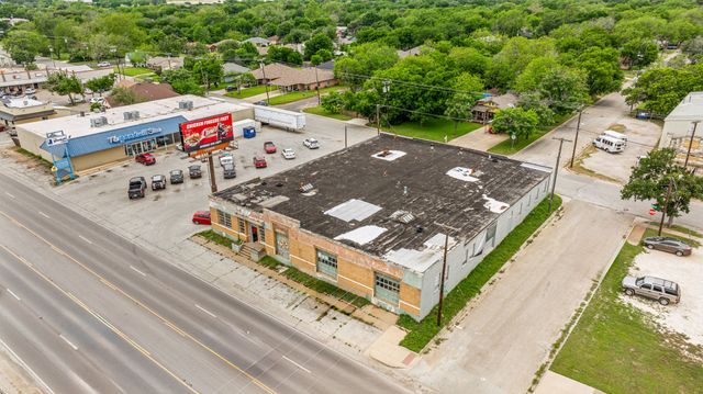 1102 W Henderson Street, Cleburne, TX 76033