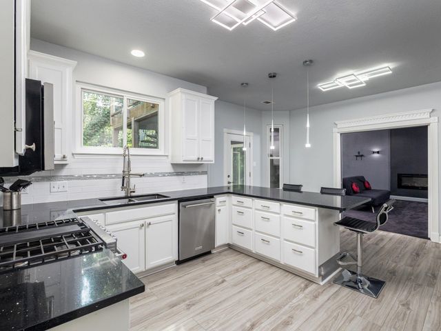 309 N Kings Canyon DR, Cedar Park, TX 78613