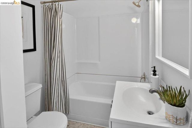 4030 Lusk St, Oakland, CA 94608