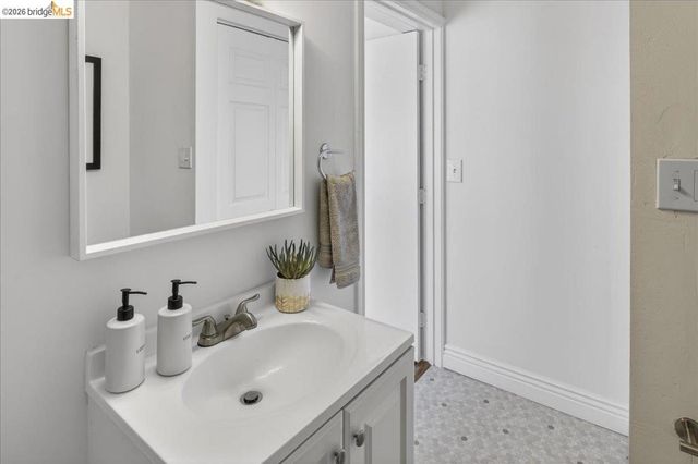 4030 Lusk St, Oakland, CA 94608