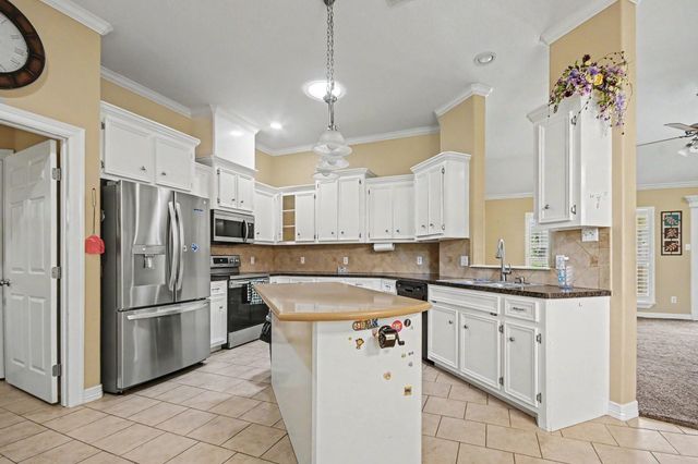 147 Eagle Nest Court, Richwood, TX 77566