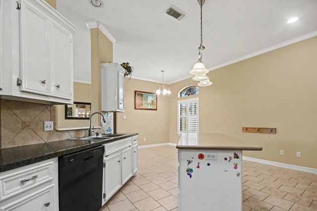 147 Eagle Nest Court, Richwood, TX 77566