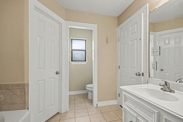 147 Eagle Nest Court, Richwood, TX 77566