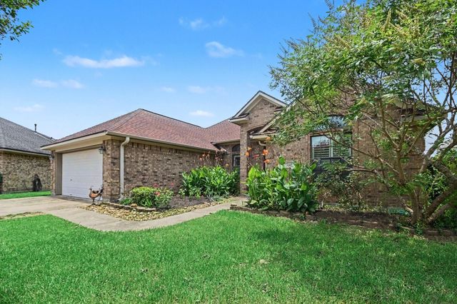147 Eagle Nest Court, Richwood, TX 77566