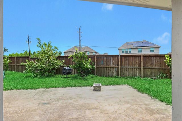147 Eagle Nest Court, Richwood, TX 77566