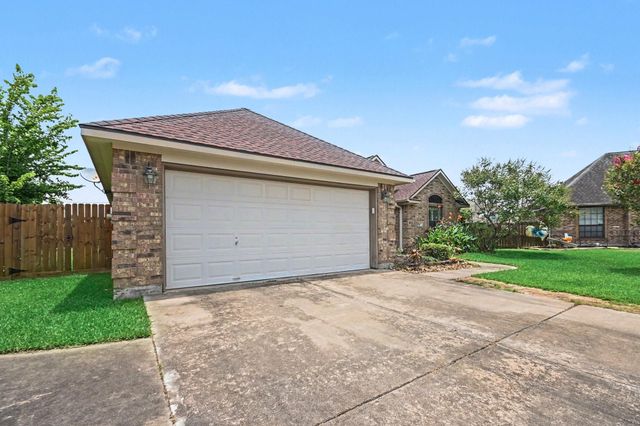 147 Eagle Nest Court, Richwood, TX 77566