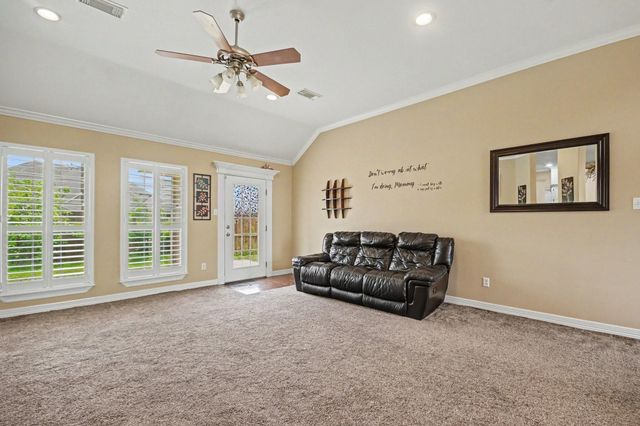 147 Eagle Nest Court, Richwood, TX 77566