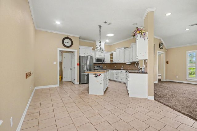 147 Eagle Nest Court, Richwood, TX 77566