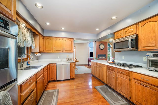 24417 E Cedar Lake Drive, New Prague, MN 56071