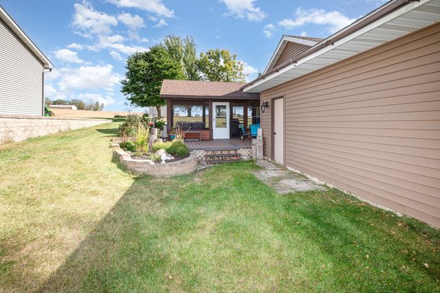 24417 E Cedar Lake Drive, New Prague, MN 56071