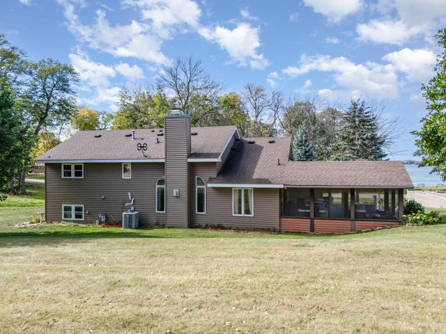 24417 E Cedar Lake Drive, New Prague, MN 56071