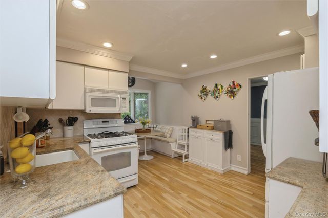 16 Wren Drive, Hauppauge, NY 11788