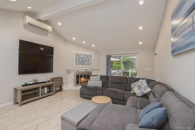 16 Wren Drive, Hauppauge, NY 11788