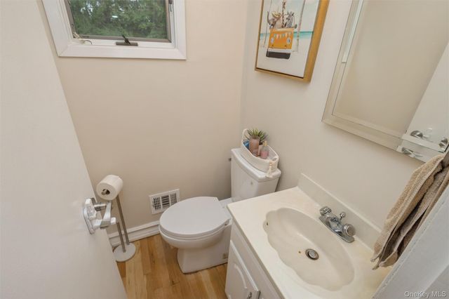 16 Wren Drive, Hauppauge, NY 11788