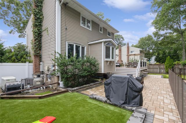 16 Wren Drive, Hauppauge, NY 11788