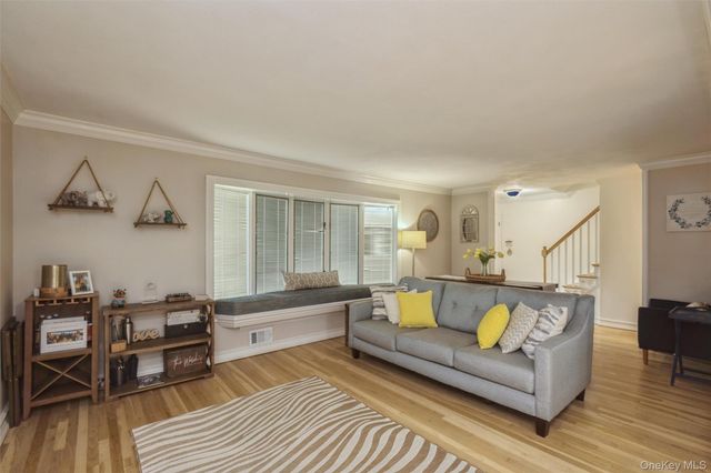 16 Wren Drive, Hauppauge, NY 11788
