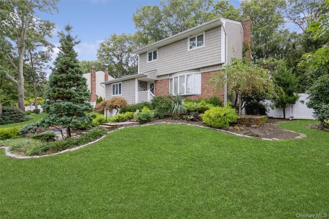 16 Wren Drive, Hauppauge, NY 11788