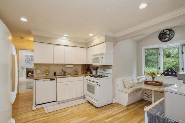 16 Wren Drive, Hauppauge, NY 11788