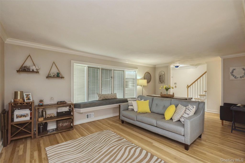 16 Wren Drive, Hauppauge, NY 11788 — photo 4