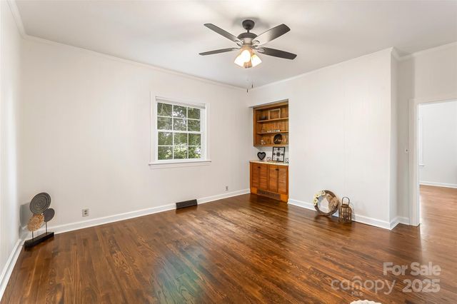 302 White Street, Morganton, NC 28655