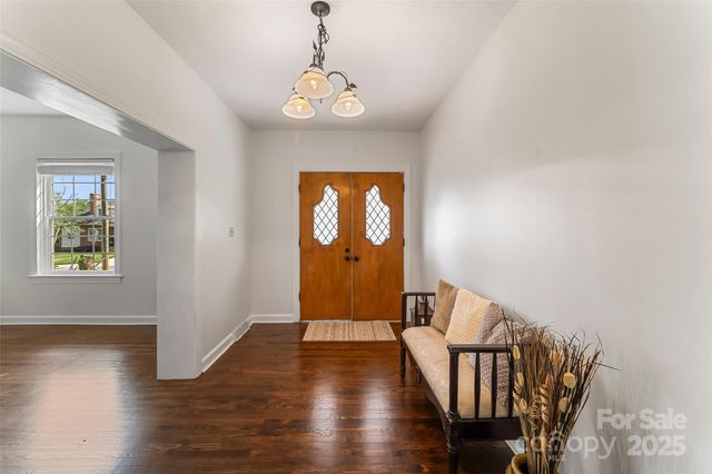 302 White Street, Morganton, NC 28655